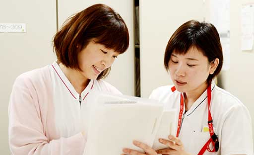 スタッフ写真 02